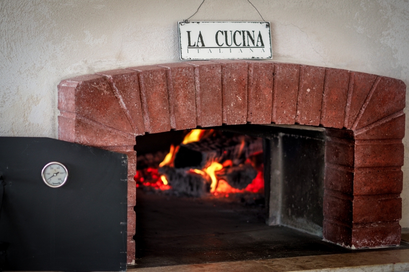 pizzeria-ST CEZAIRE SUR SIAGNE-min_pizza-oven-1344719